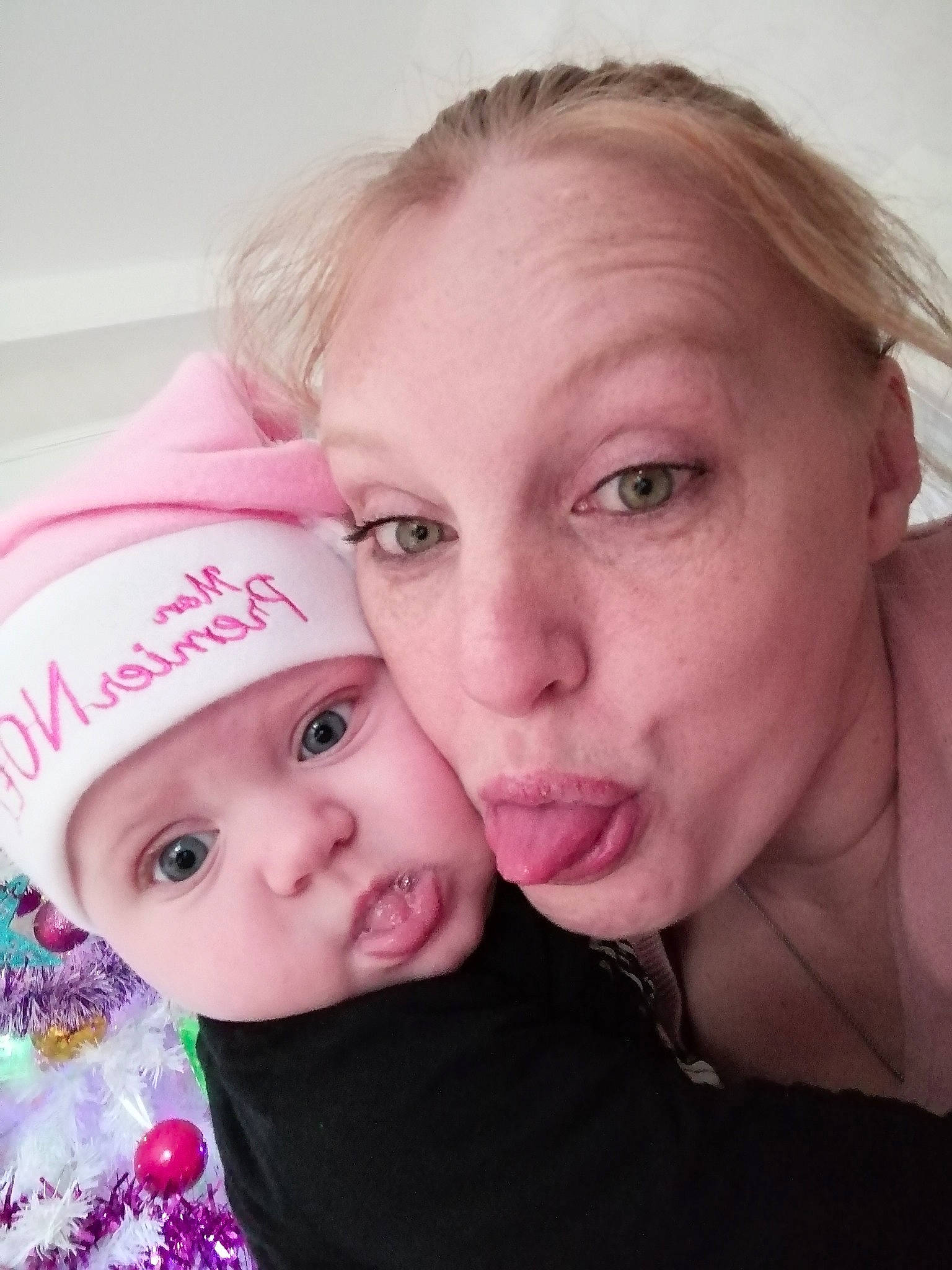 Amalia participe au concours pour gagner de l'argent avec cette photo : baby_toddler_clothing, cheek, child, chin, eye, eyebrow, eyelash, face, forehead, head, headwear, human, interaction, iris, jaw, lip, mammal, mouth, nose, person