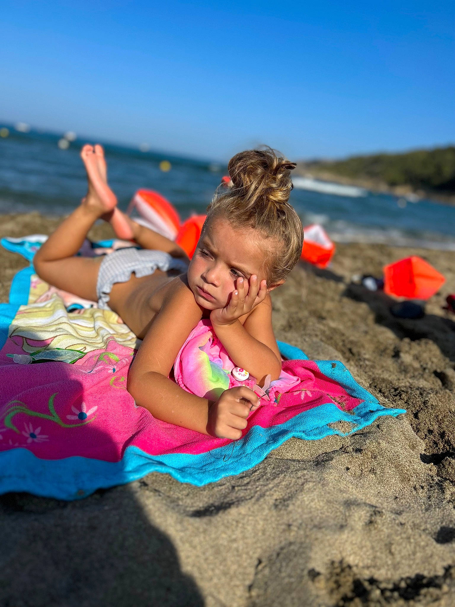 Sayna a rejoint le concours — aidez-le/la à gagner de superbes lots ! beach, body_of_water, brassiere, event, fun, happy, hat, holiday, horizon, leisure, outdoor_recreation, people_in_nature, people_on_beach, person, recreation, sand, sky, swimwear, toddler, travel