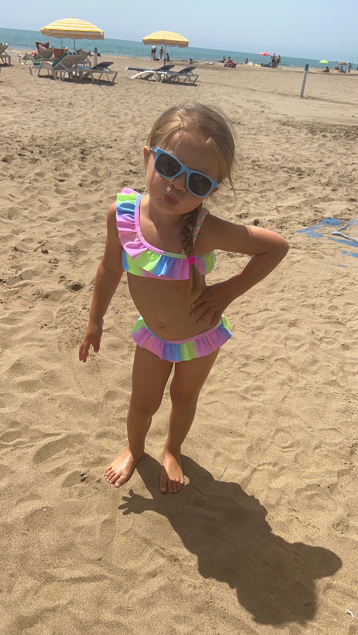 Sayna a rejoint le concours — aidez-le/la à gagner de superbes lots ! beach, body_of_water, eyewear, fun, goggles, happy, hat, headgear, leisure, people_on_beach, person, photograph, sand, shorts, summer, sunglasses, swimwear, t_shirt, thigh, toddler