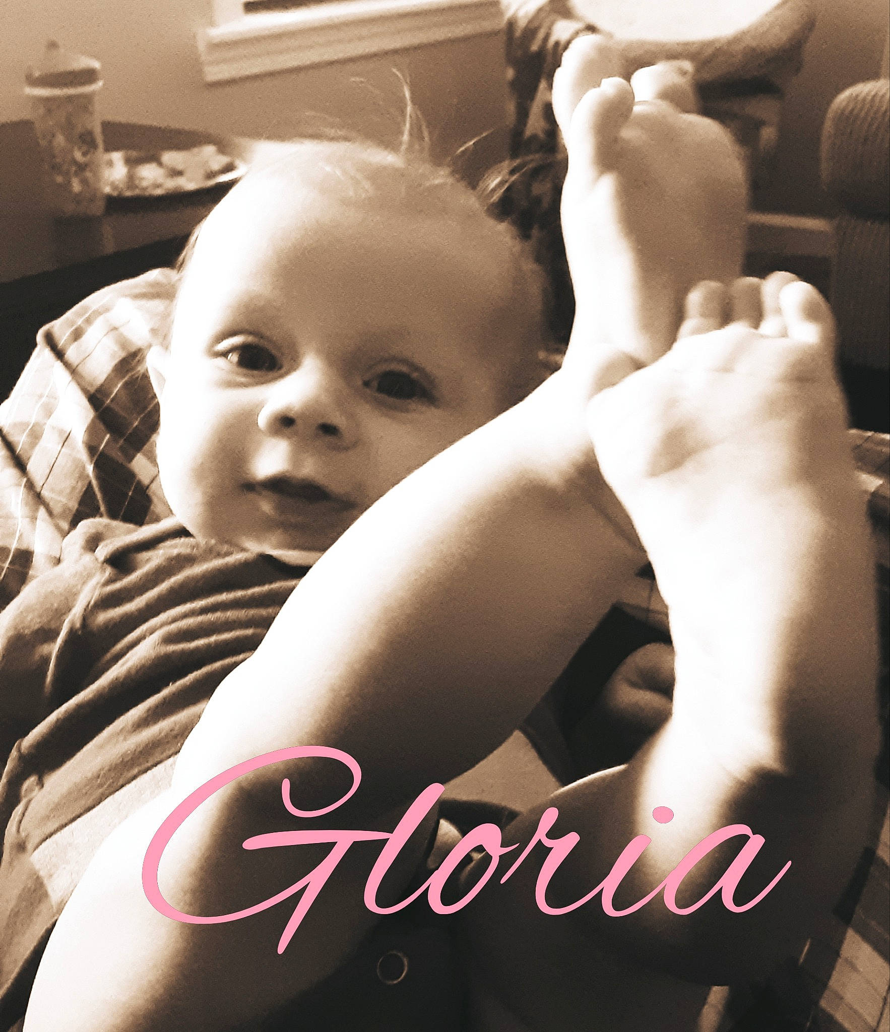 Gloria is registered to the contest to win money with this photo: arm, baby, birth, child, cool, finger, gesture, hand, happy, love, person, photo_caption, photography, smile, thumb, toddler