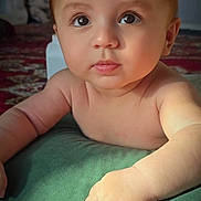 Zaid Safi a rejoint le concours — aidez-le/la à gagner de superbes lots ! baby, infant, child, portrait, face, eyes, hands, arm, pillow, cushion, carpet, indoor, soft_light, cheeks, closeup, gaze_up, curious_expression, skin, cute, sitting