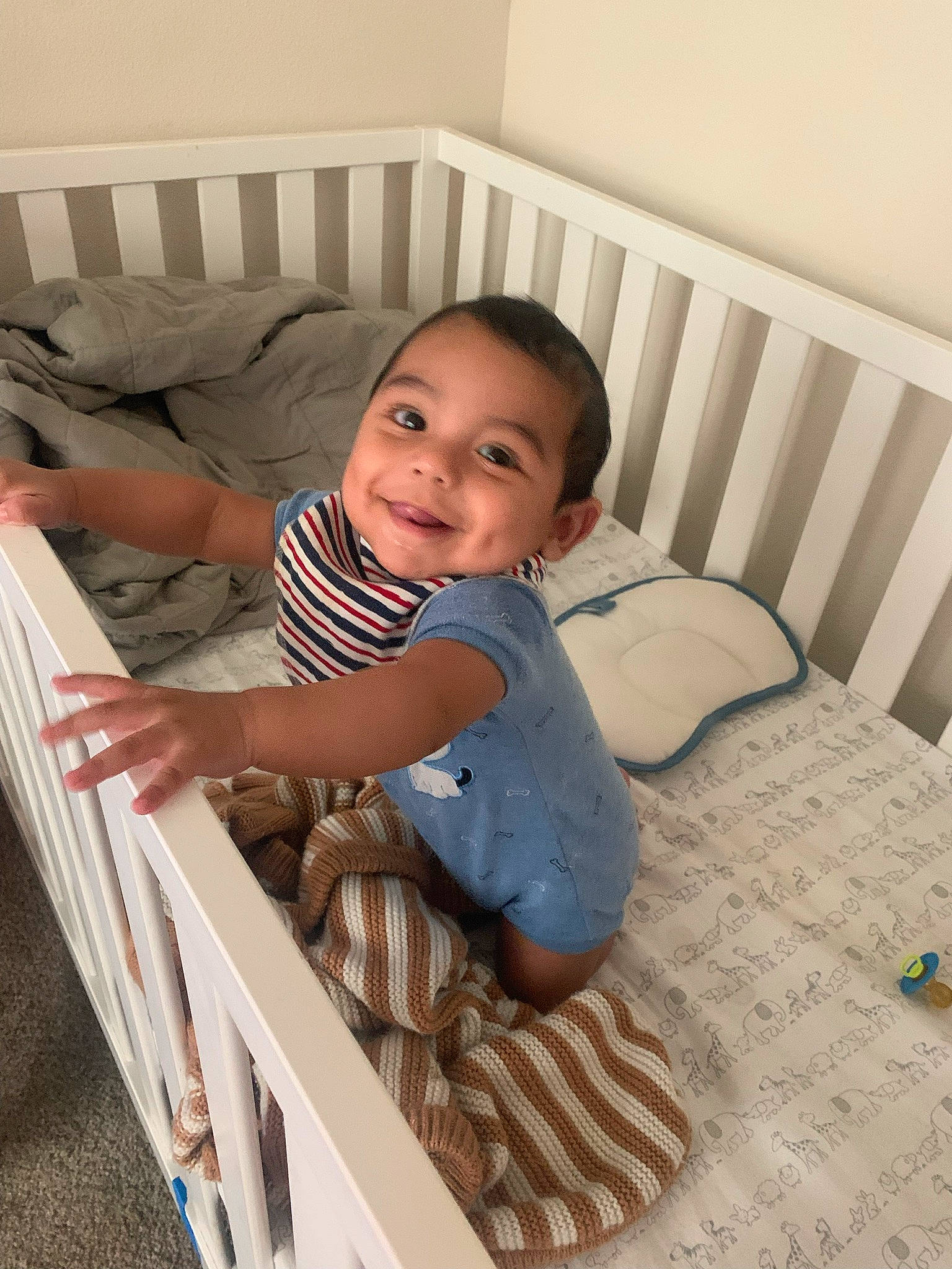 Andres is registered to the contest to win money with this photo: baby_safety, baby_toddler_clothing, chair, child, comfort, couch, eye, floor, flooring, fun, furniture, hair, hairstyle, hardwood, head, joy, person, skin, sleeve, smile