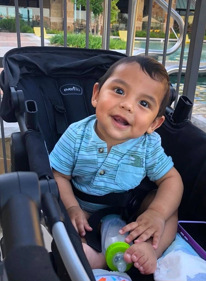 Andres is registered to the contest to win money with this photo: auto_part, baby_products, baby_toddler_clothing, car_seat, chair, child, comfort, fun, joy, lap, leisure, motor_vehicle, people, person, photograph, product, sitting, smile, snapshot, toddler