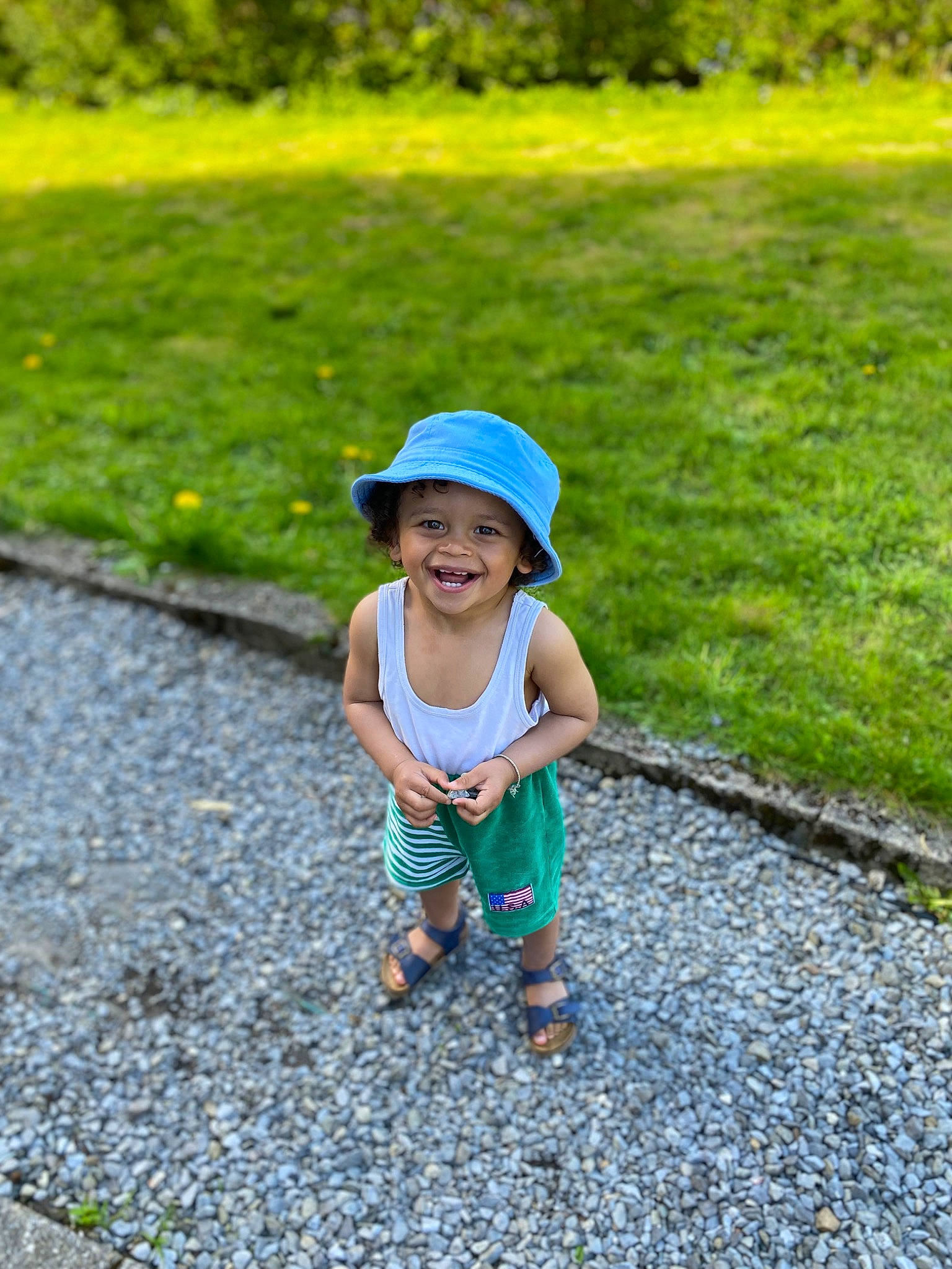 Lyam participe au concours pour gagner de l'argent avec cette photo : baby_toddler_clothing, cap, child, clothing, grass, green, happy, hat, headwear, joy, leaf, leisure, natural_environment, nature, people_in_nature, person, plant, smile, sun_hat, sunlight