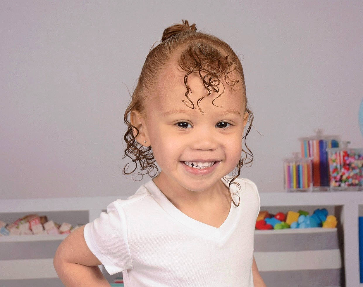 Nala is registered to the contest to win money with this photo: baby_toddler_clothing, bathing, blond, bookcase, cheek, child, ear, eyebrow, eyelash, happy, headpiece, human_body, iris, joy, lip, neck, nose, person, shelf, smile