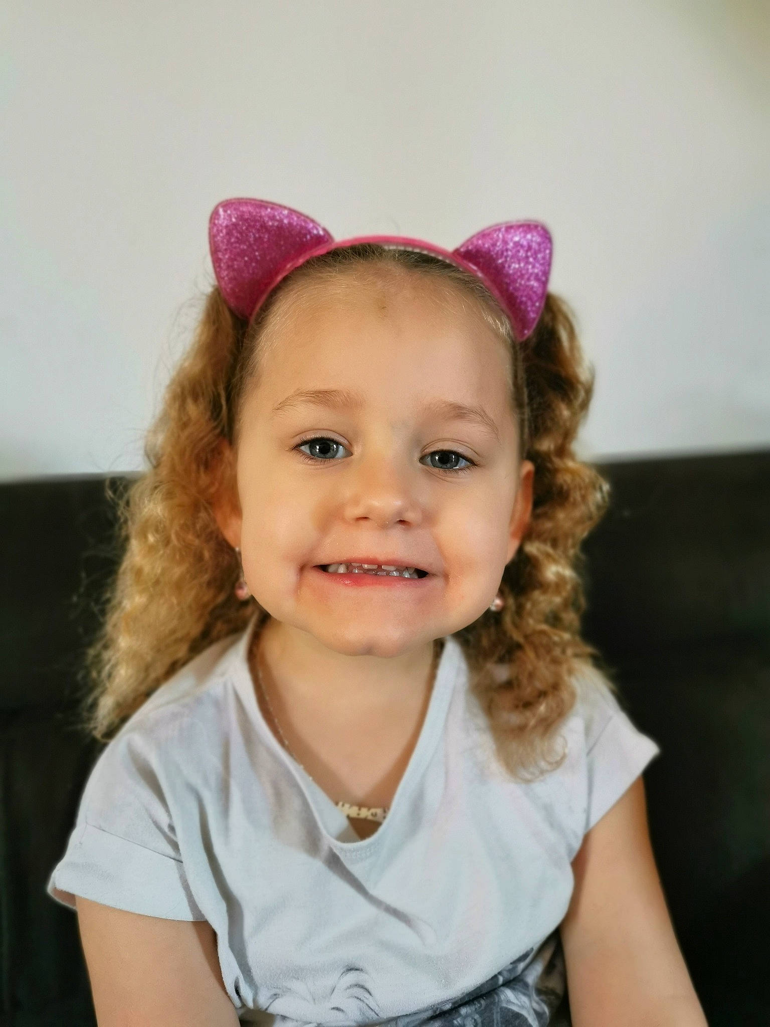 Amanda a rejoint le concours — aidez-le/la à gagner de superbes lots ! cheek, chin, clothing, dress, ear, eye, eyebrow, eyelash, face, flash_photography, forehead, hair, happy, head, iris, joy, lip, mammal, neck, person