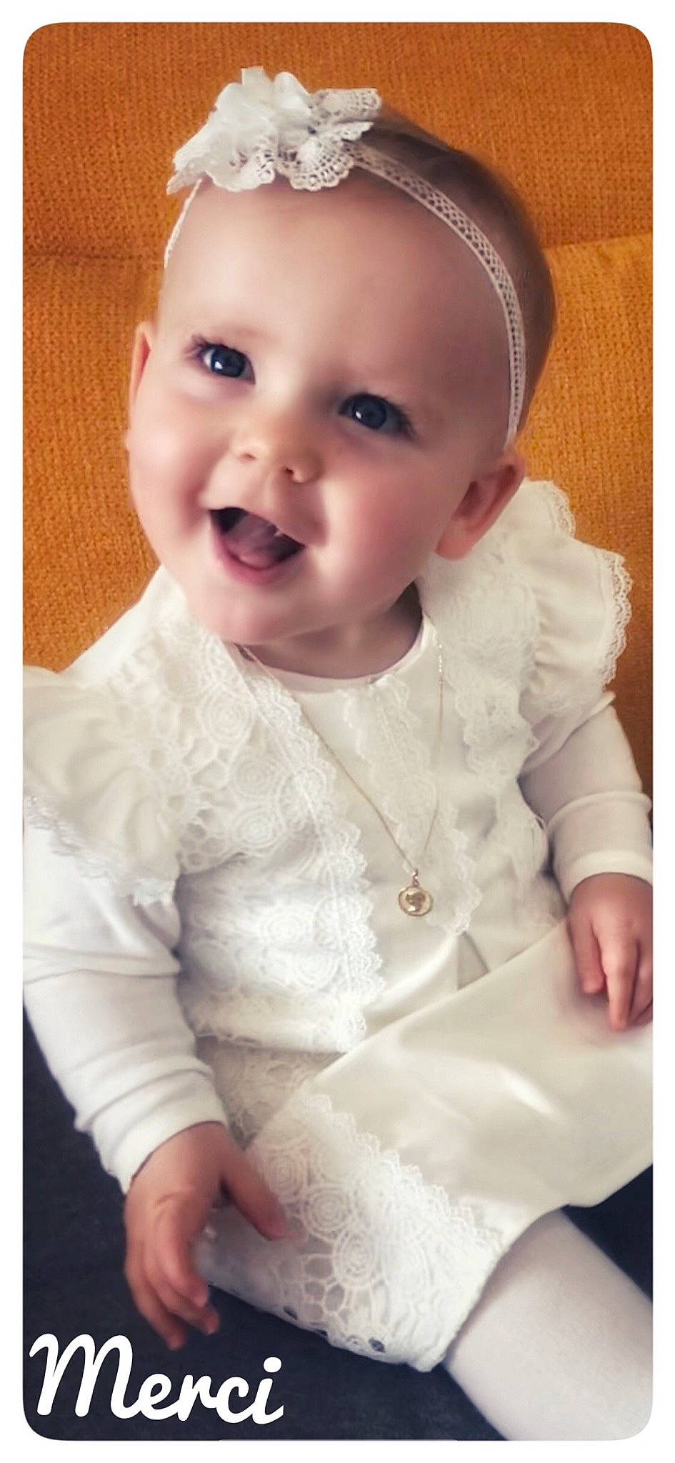 Bertille participe au concours pour gagner de l'argent avec cette photo : baby, baby_laughing, baby_toddler_clothing, cap, cheek, eye, eyelash, facial_expression, happy, iris, lip, nose, pattern, person, photograph, pink, skin, sleeve, smile, snapshot