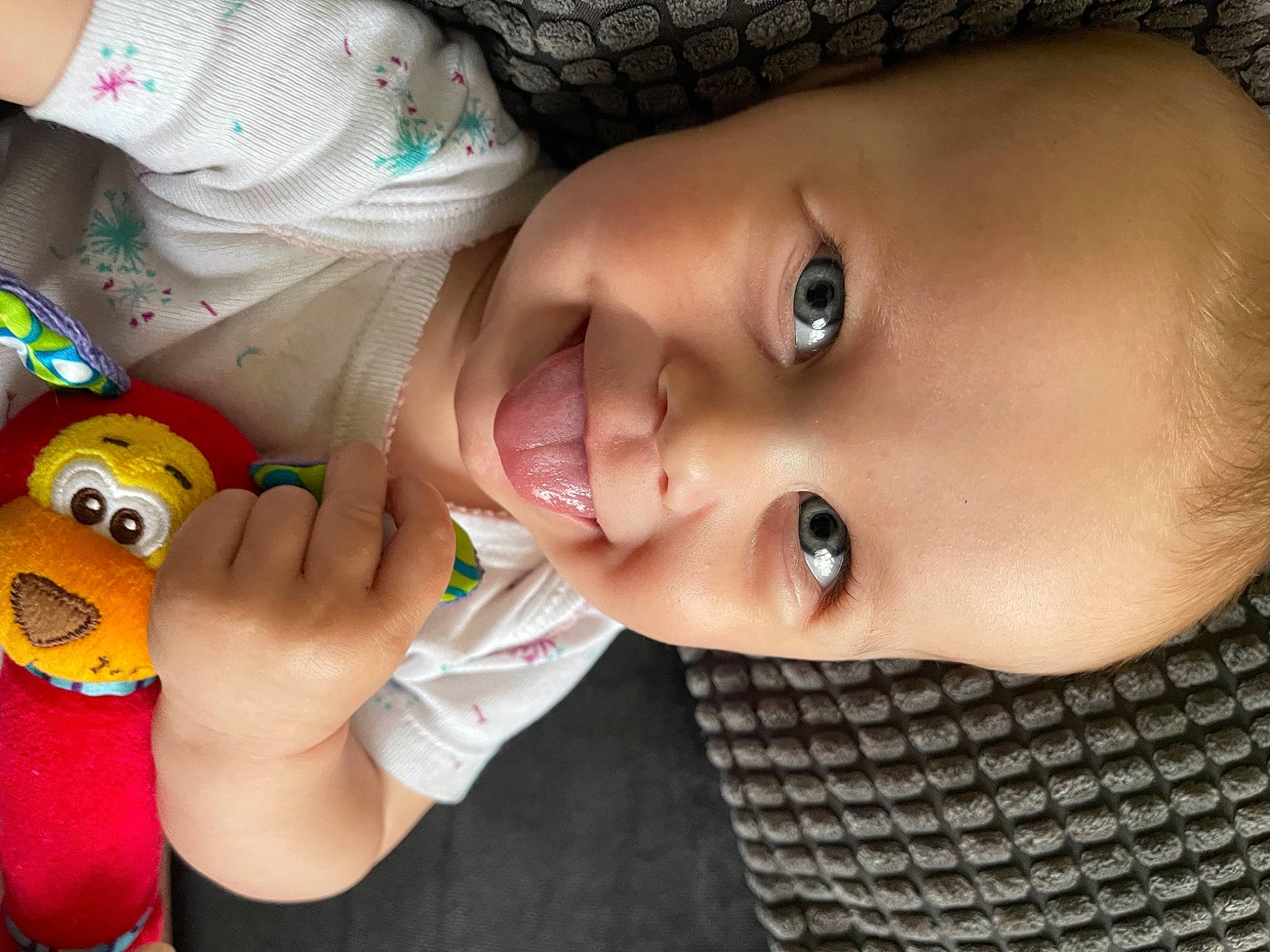 Syana participe au concours pour gagner de l'argent avec cette photo : cheek, chin, clothing, eye, eyebrow, eyelash, facial_expression, head, human, human_body, iris, joy, lip, mouth, neck, nose, organ, person, photograph, product