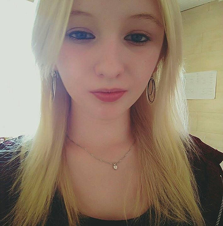 Léa a rejoint le concours — aidez-le/la à gagner de superbes lots ! beauty, black_hair, blond, brown_hair, eye, eyebrow, face, girl, hair, hairstyle, head, human_hair_color, lip, long_hair, mouth, nose, organ, person, photography, skin