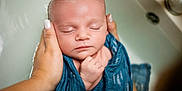 Maylan participe au concours pour gagner de l'argent avec cette photo : baby, infant, hands, bath, water, blue_cloth, sleeping, peaceful, skin, face, newborn, person, child, closeup, gentle, care, relaxation, tub, parent, serene