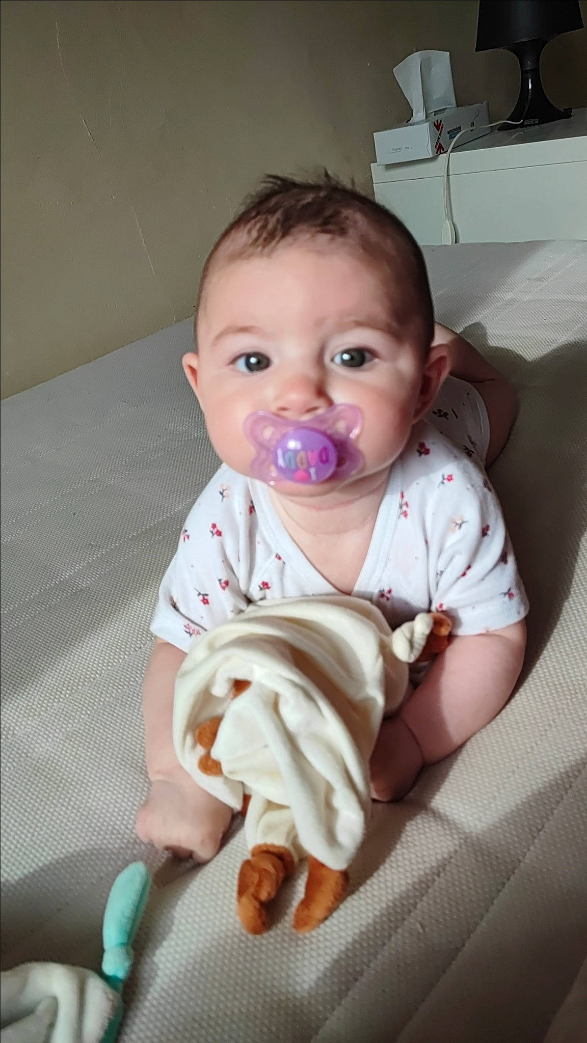 Eloïse a rejoint le concours — aidez-le/la à gagner de superbes lots ! baby, baby_products, baby_toddler_clothing, cheek, child, chin, comfort, eye, eyebrow, face, finger, flooring, head, iris, lip, mouth, nose, person, skin, sleeve