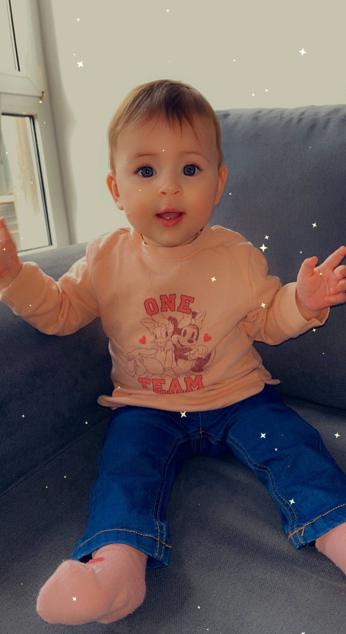 Inaya participe au concours pour gagner de l'argent avec cette photo : baby_toddler_clothing, cheek, chin, eye, finger, gesture, hair, head, iris, joint, leg, lip, mouth, neck, nose, person, skin, sleeve, smile, standing