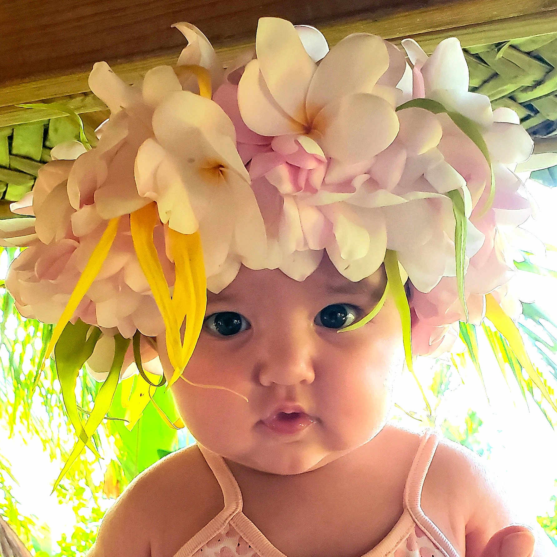 Maria participe au concours pour gagner de l'argent avec cette photo : baby, baby_toddler_clothing, cap, costume_hat, ear, eyelash, fashion_accessory, flower, fun, hair_accessory, happy, head, headband, headgear, headpiece, petal, pink, plant, selfie, toddler