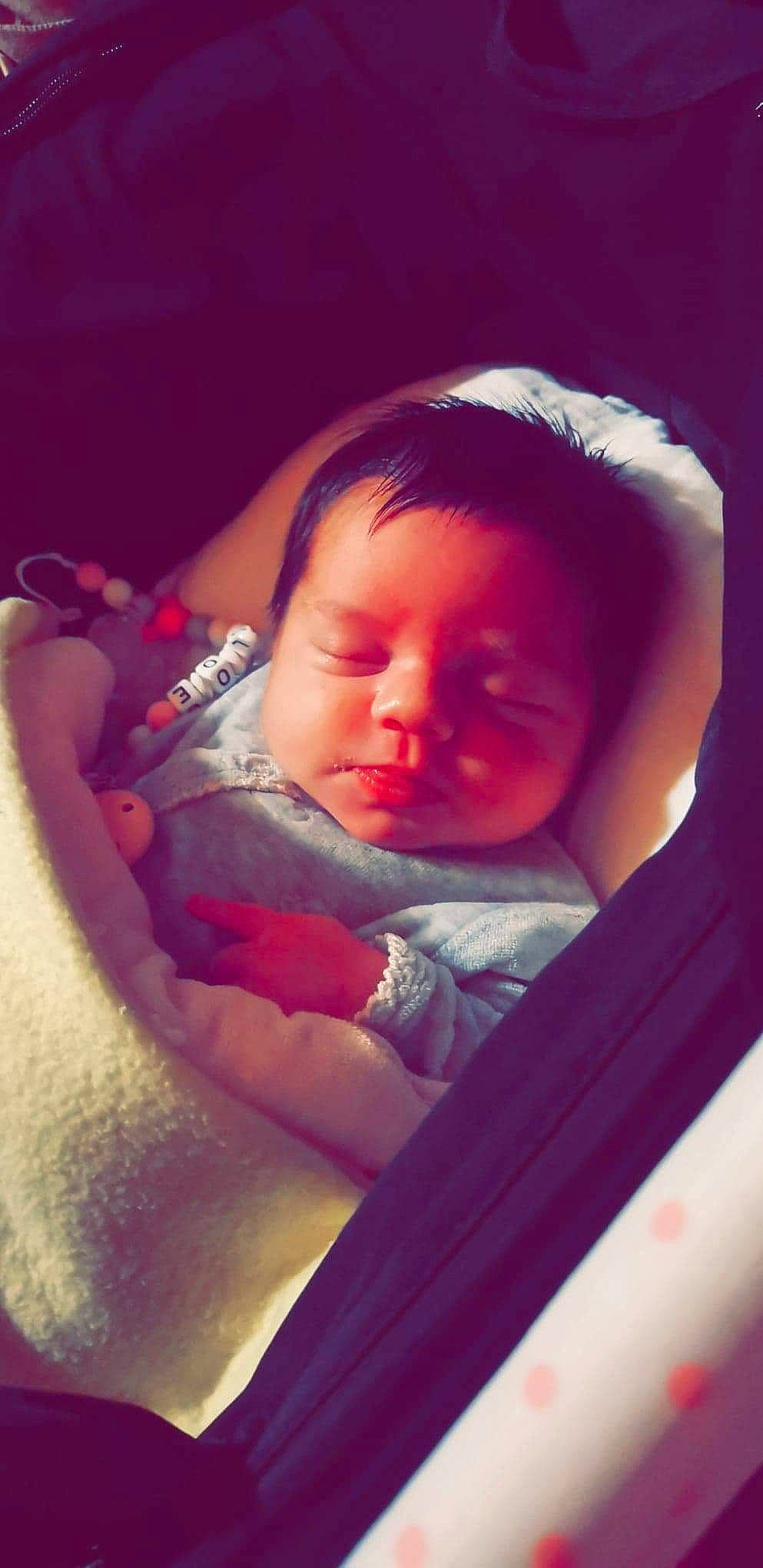 Cloé participe au concours pour gagner de l'argent avec cette photo : arm, baby, beauty, bedtime, birth, cheek, child, eye, light, lip, mouth, nap, nose, person, photography, pink, skin, sleep, toddler