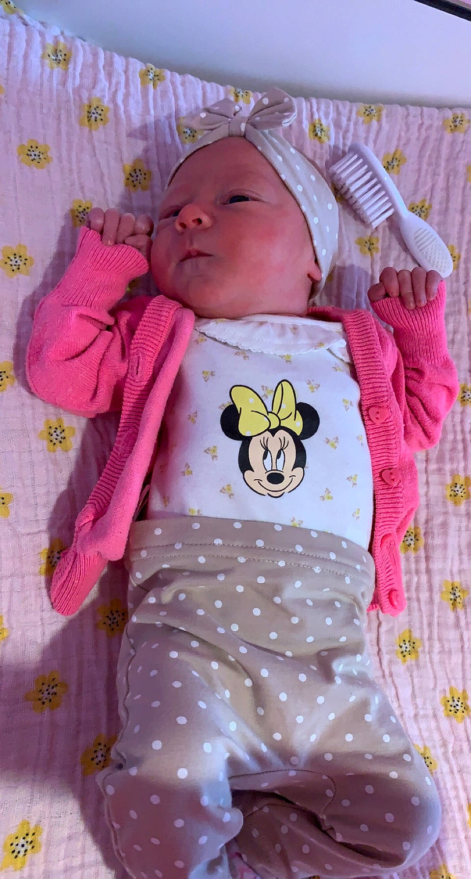 Nathalya participe au concours pour gagner de l'argent avec cette photo : baby, baby_products, baby_safety, baby_sleeping, baby_toddler_clothing, baby_toys, cheek, child, comfort, face, linens, magenta, pattern, person, pink, product, skin, sleeve, textile, toddler