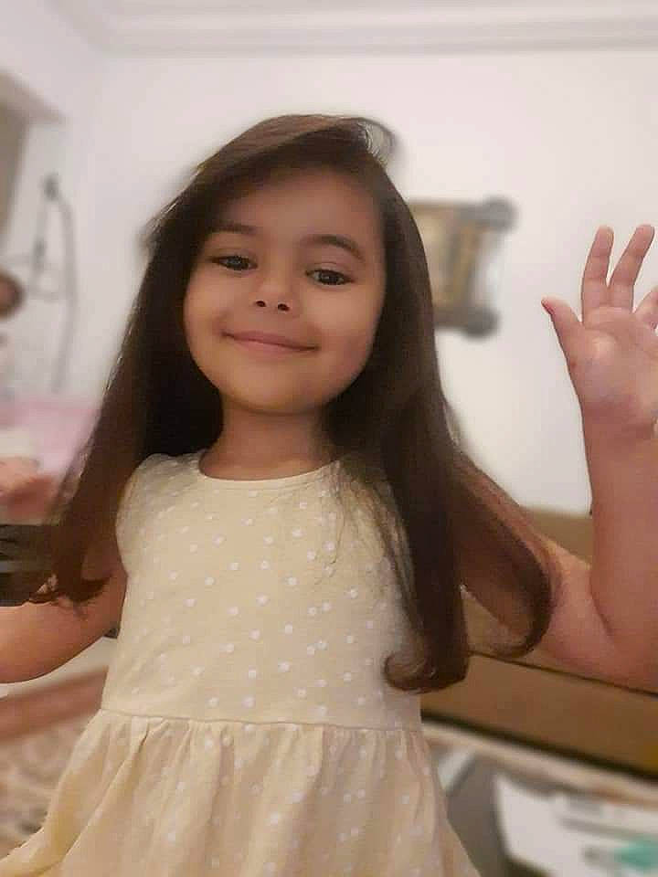 Aicha a rejoint le concours — aidez-le/la à gagner de superbes lots ! beauty, child, chin, event, facial_expression, fashion_design, formal_wear, fun, gesture, hair, hairstyle, happy, joy, long_hair, person, shoulder, skin, sleeve, smile, toddler