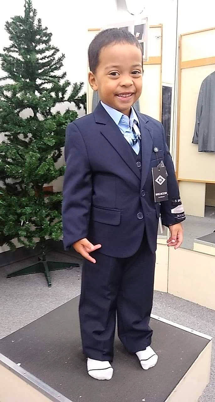 Amarion is registered to the contest to win money with this photo: blazer, clothing, formal_wear, gentleman, jacket, joy, male, outerwear, pantsuit, person, suit, tie, tuxedo, uniform, white_collar_worker