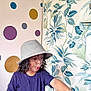 Emmanuel a rejoint le concours — aidez-le/la à gagner de superbes lots ! botanical_pattern, casual_clothing, child, colorful, curly, curly_hair, decor, hat, indoor, leafy, person, playful, pointing, polka_dots, portrait, purple_shirt, surprised_expression, wall, wallpaper, young
