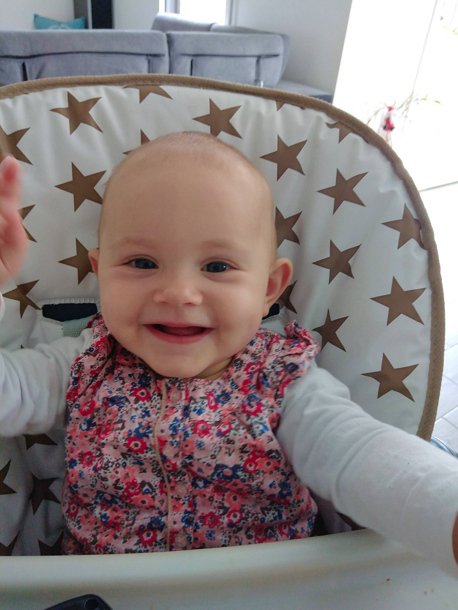 Nelya participe au concours pour gagner de l'argent avec cette photo : baby, baby_laughing, baby_products, baby_toddler_clothing, cheek, child, comfort, facial_expression, flooring, fun, happy, joy, linens, pattern, person, product, room, sitting, sleeve, smile