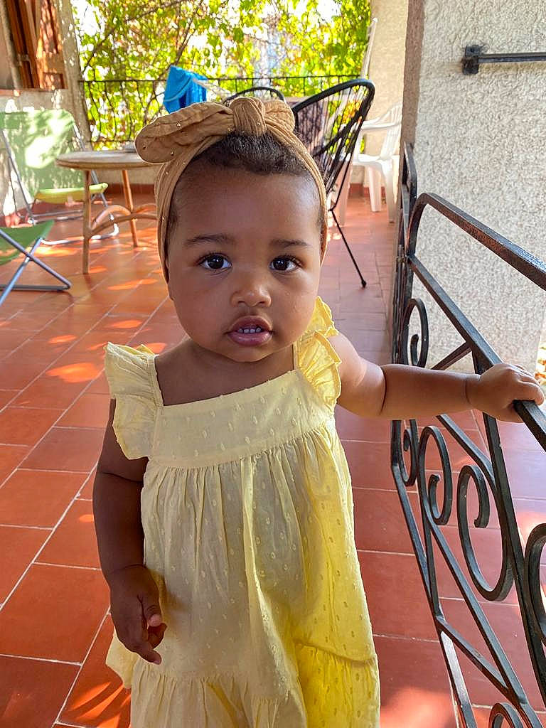 Camélia a rejoint le concours — aidez-le/la à gagner de superbes lots ! baby, baby_toddler_clothing, chair, child, dress, event, face, fashion_accessory, formal_wear, fun, gown, hairstyle, happy, leisure, person, skin, sleeve, summer, toddler, vacation