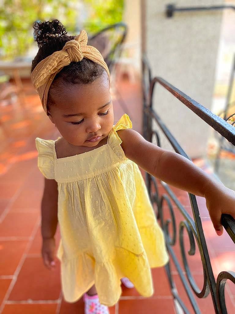 Camélia a rejoint le concours — aidez-le/la à gagner de superbes lots ! child, chin, dress, event, eye, eyewear, fashion_accessory, fashion_design, happy, headband, headpiece, human_leg, jewellery, leisure, long_hair, neck, person, recreation, street_fashion, toddler