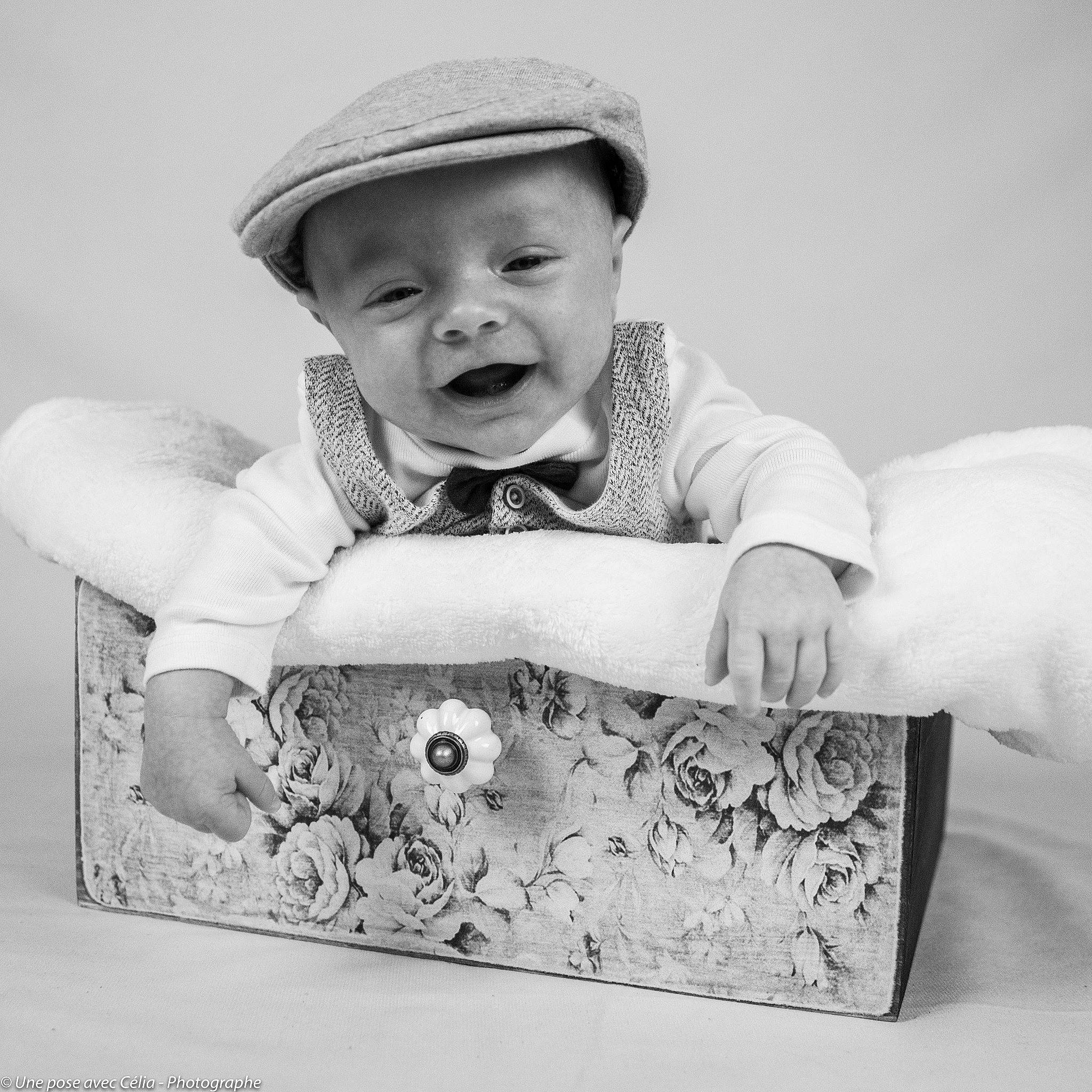 Milo participe au concours pour gagner de l'argent avec cette photo : baby, baby_toddler_clothing, black_and_white, cap, child, comfort, flash_photography, happy, headwear, monochrome, monochrome_photography, people, person, product, room, sitting, sleeve, smile, stock_photography, style
