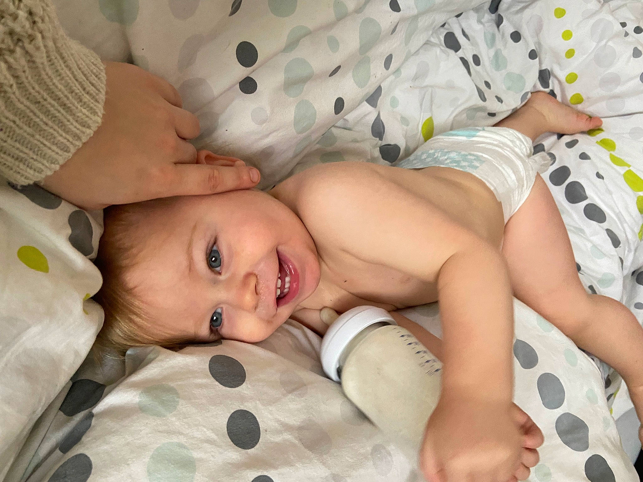 Will Thonnard a rejoint le concours — aidez-le/la à gagner de superbes lots ! baby, baby_products, baby_toddler_clothing, child, comfort, foot, fun, grass, happy, joy, linens, mouth, pattern, person, skin, sleeve, smile, textile, thigh, toddler