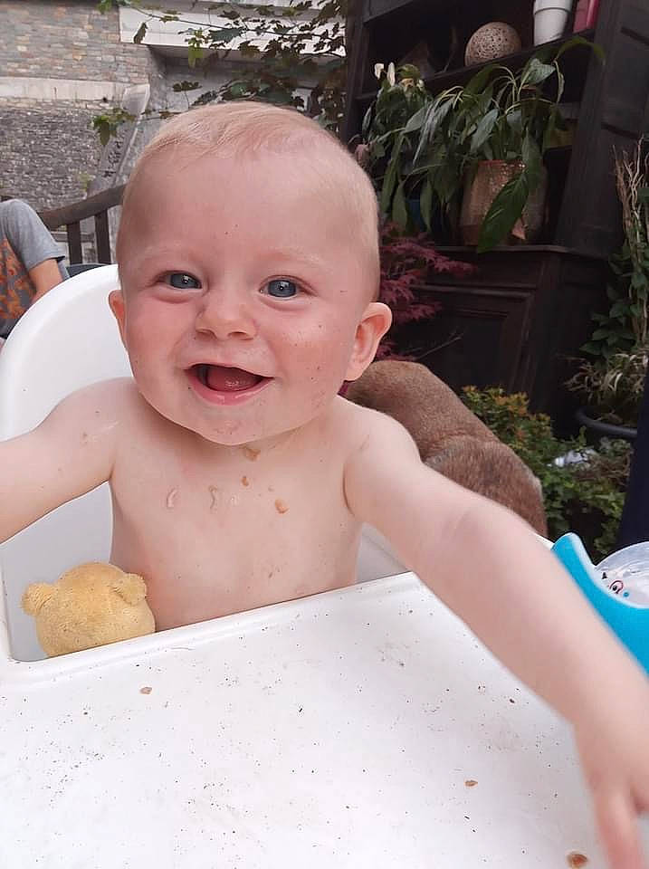 Will Thonnard a rejoint le concours — aidez-le/la à gagner de superbes lots ! baby, barechested, bathing, cheek, chest, child, eye, fun, happy, houseplant, leisure, person, plant, recreation, sitting, skin, smile, thumb, toddler, vacation