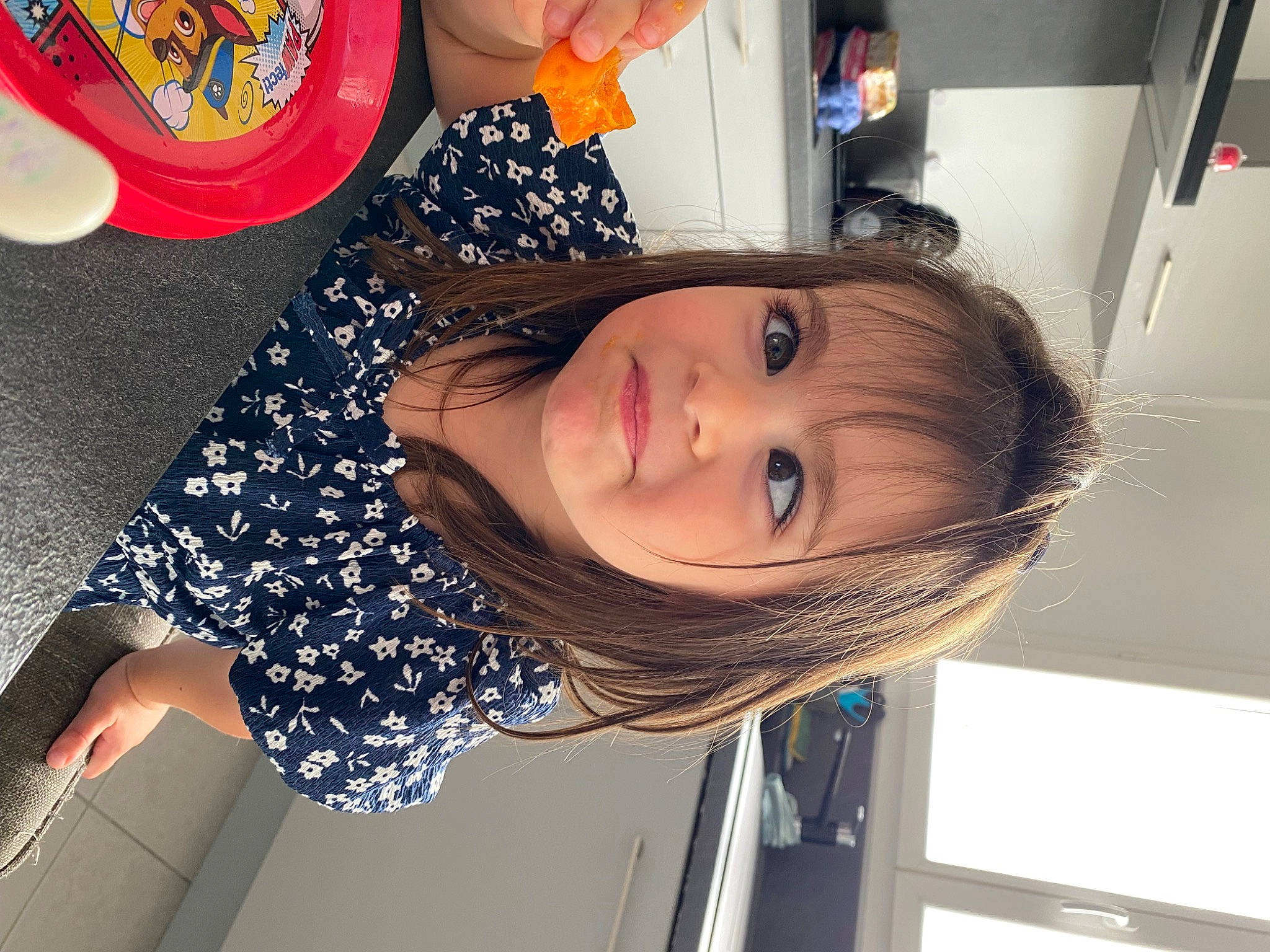 Anaëlle participe au concours pour gagner de l'argent avec cette photo : child, dress, electric_blue, fashion_accessory, fun, happy, hat, human_leg, joy, party_hat, party_supply, pattern, person, product, room, selfie, smile, toddler, window