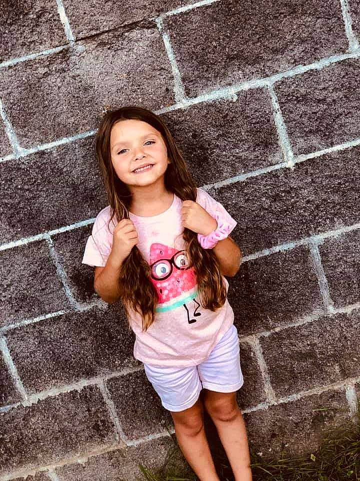 Azalea is registered to the contest to win money with this photo: beauty, child, child_model, cool, facial_expression, finger, fun, happy, joy, leg, long_hair, pattern, person, photography, pink, plant, shorts, smile, snapshot, t_shirt
