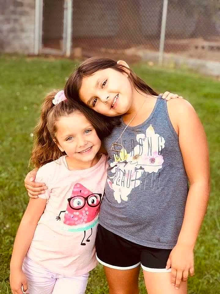 Dahlia is registered to the contest to win money with this photo: child, friendship, fun, grass, happy, joy, person, shorts, sibling, smile, summer, t_shirt