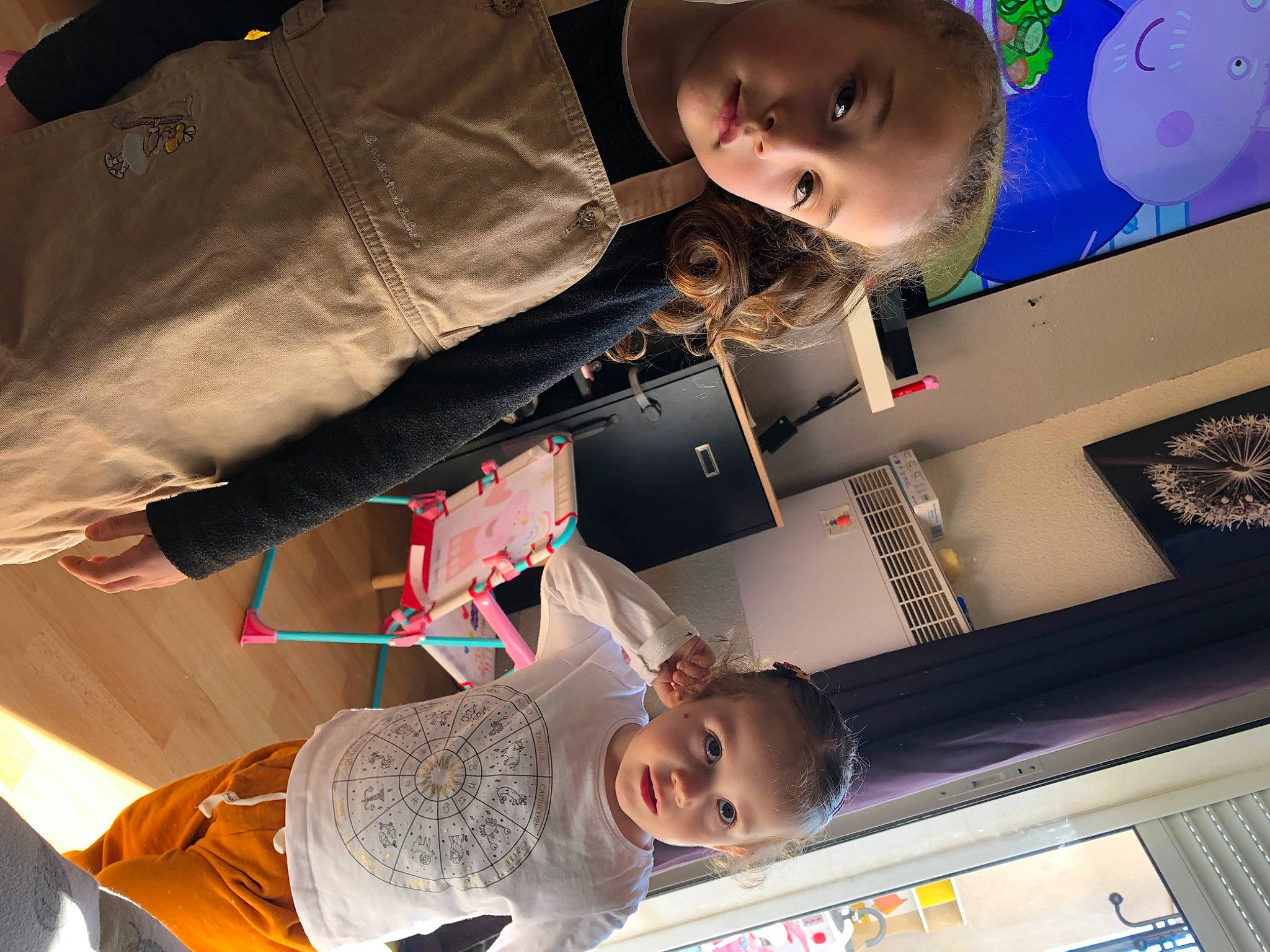 Carla participe au concours pour gagner de l'argent avec cette photo : art, child, fun, happy, organ, person, photograph, photography, product, room, smile, snapshot, space, toddler, white, yellow