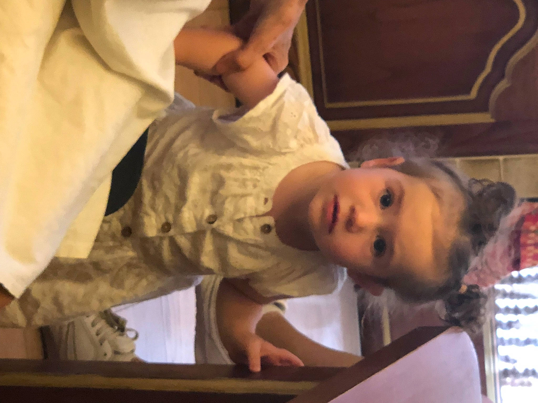 Carla participe au concours pour gagner de l'argent avec cette photo : adaptation, baby, cheek, child, comfort, cooking, ear, elbow, eyelash, fun, gesture, happy, mouth, nose, person, picture_frame, room, sitting, skin, t_shirt