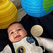 Marius participe au concours pour gagner de l'argent avec cette photo : baby, infant, astronaut_outfit, nasa_patch, space_theme, lantern, yellow_lantern, blue_lantern, smiling, milestone_sign, four_months, blanket, cute, indoors, child, face, clothing, happy, portrait, baby_boy