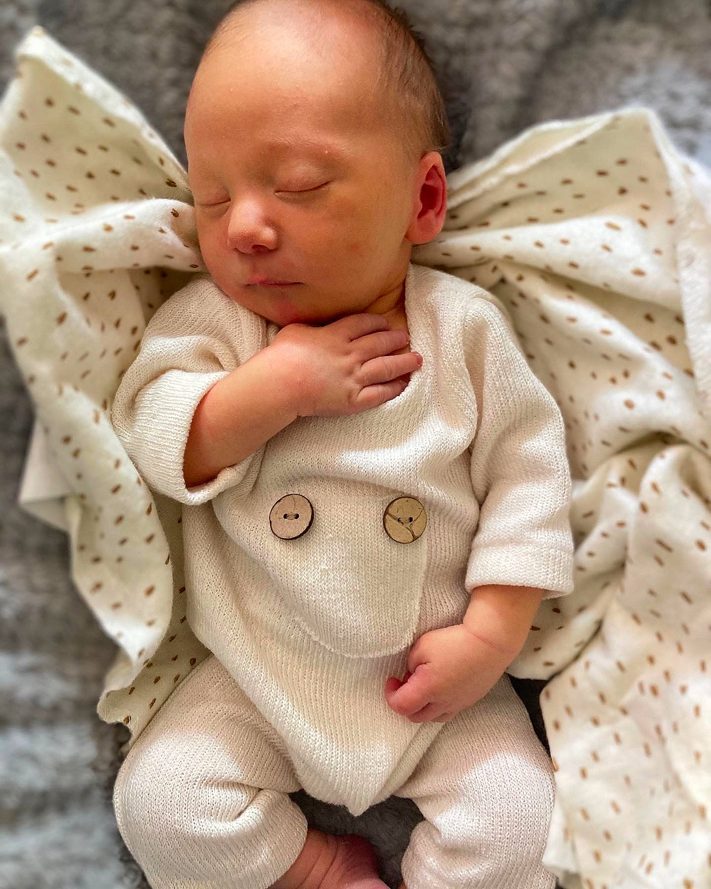 Oliver is registered to the contest to win money with this photo: baby, baby_products, baby_sleeping, baby_toddler_clothing, cheek, child, collar, comfort, head, human_body, infant_bodysuit, linens, pattern, person, product, sitting, skin, sleeve, textile, thumb