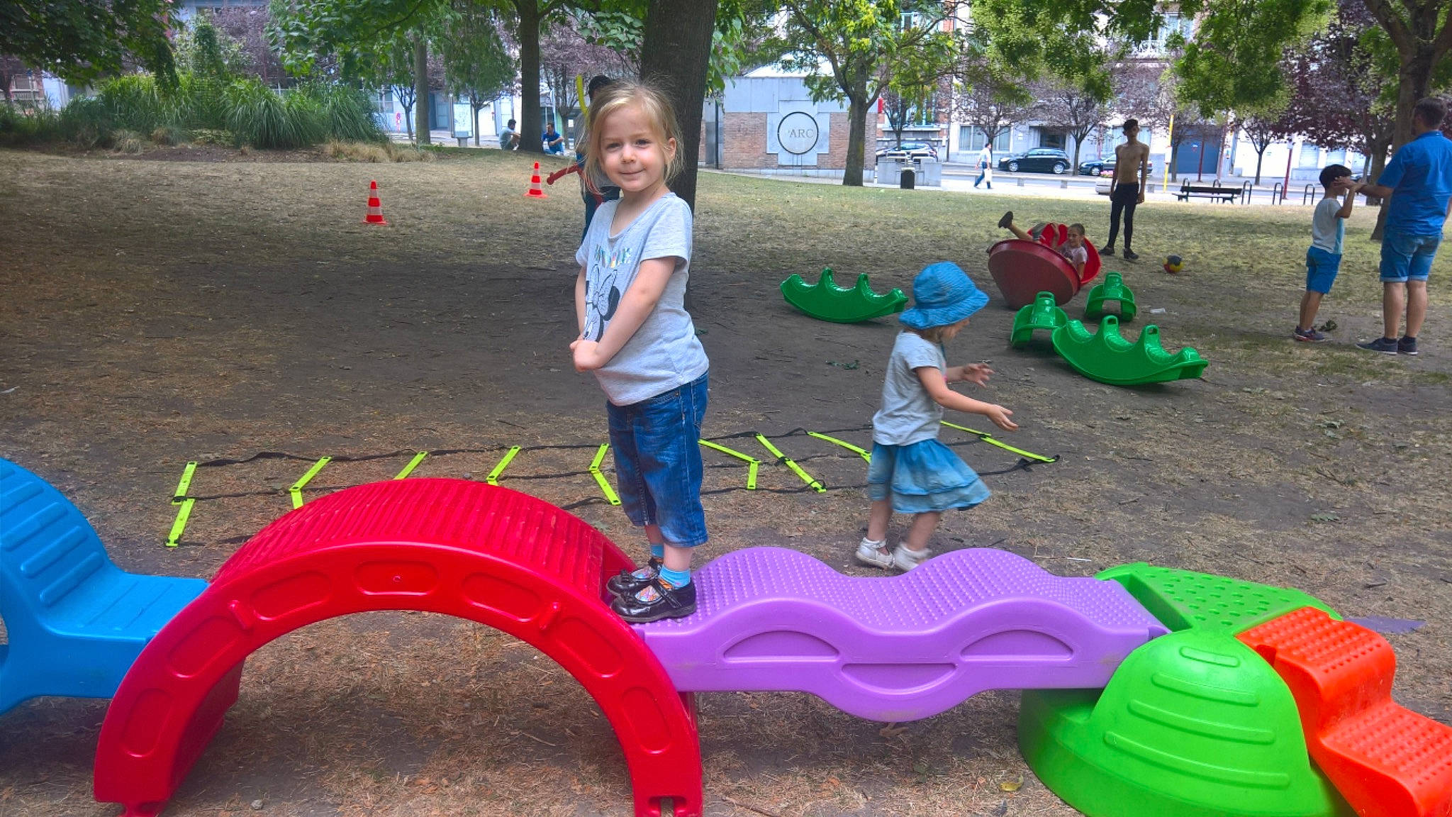 Kassy participe au concours pour gagner de l'argent avec cette photo : child, chute, fun, joy, kindergarten, leisure, outdoor_play_equipment, park, person, play, playground, playground_slide, public_space, recreation, toddler, vacation