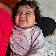 Blanca Lucia a rejoint le concours — aidez-le/la à gagner de superbes lots ! baby, child, smiling, curly_hair, pink_clothing, bunny_design, person, red_shirt, blanket, indoor, happy, cuddling, cute, toddler, cozy, face, portrait, infant, soft_texture, warm