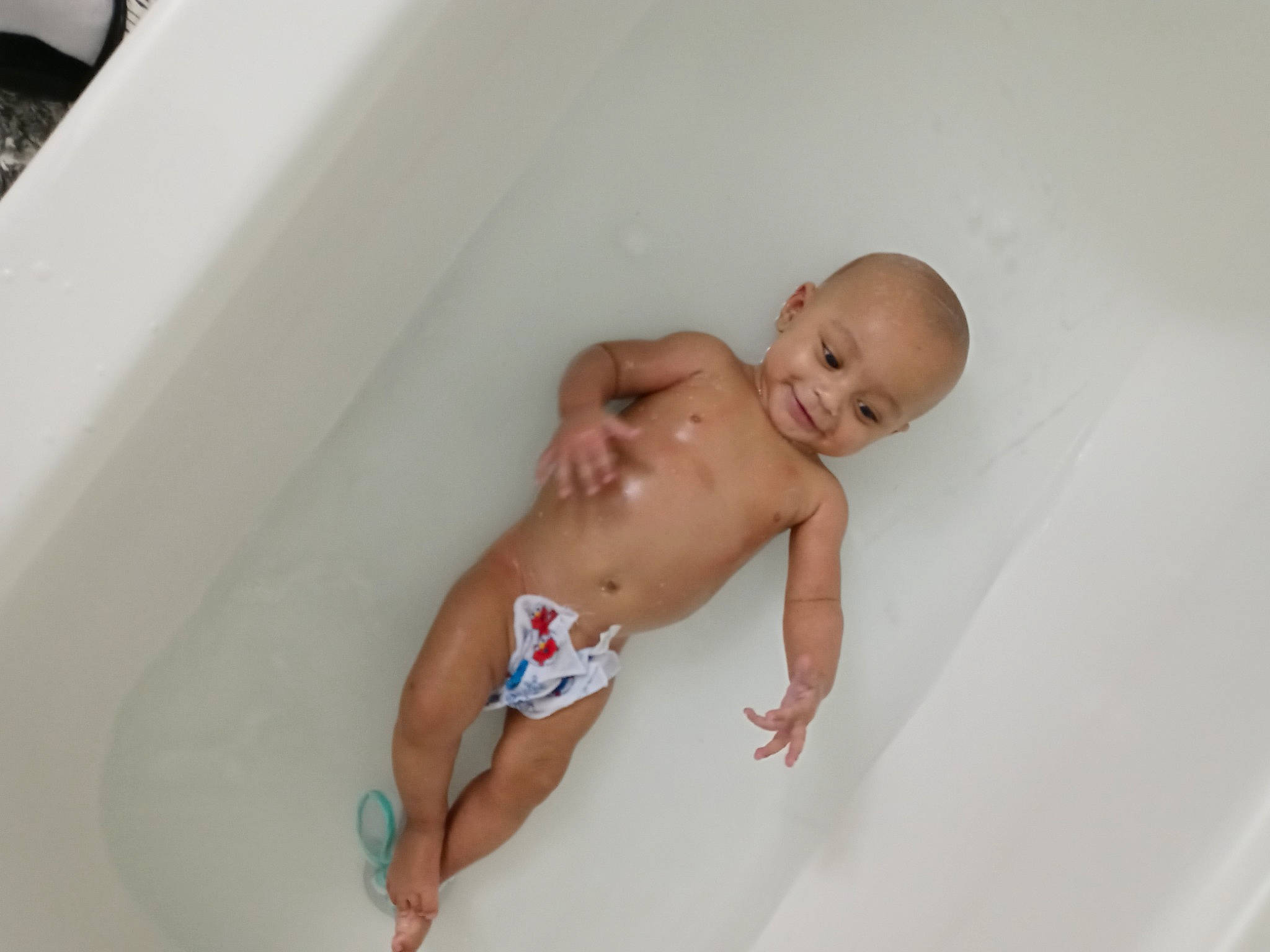 Keziah is registered to the contest to win money with this photo: abdomen, baby, baby_products, bathing, bathroom, bathtub, chest, child, comfort, elbow, fluid, fun, human_body, joy, leisure, person, plumbing, plumbing_fixture, room, stomach