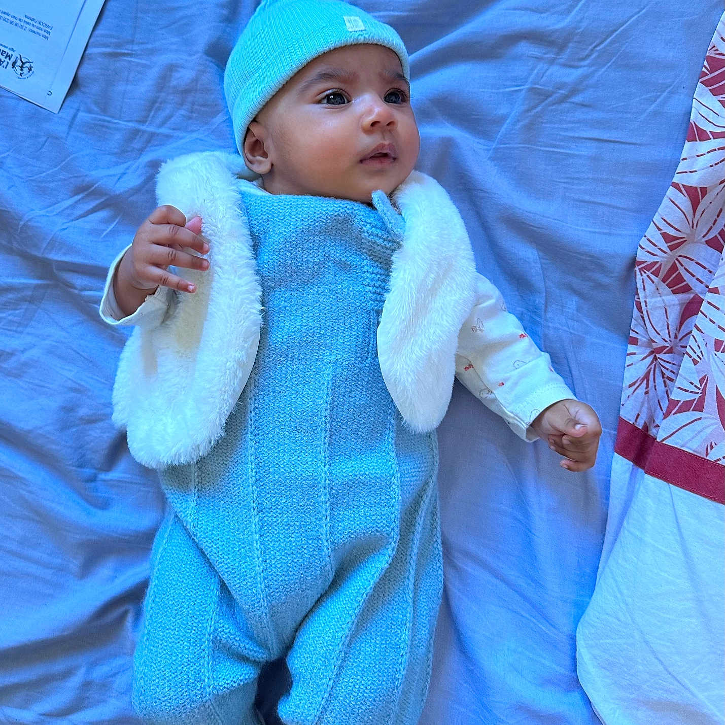 Hiba a rejoint le concours — aidez-le/la à gagner de superbes lots ! baby, beanie, blanket, bodypart, bonnet, cap, clothing, face, finger, hand, hat, head, hood, knitwear, newborn, pants, person, photography, portrait, sweater