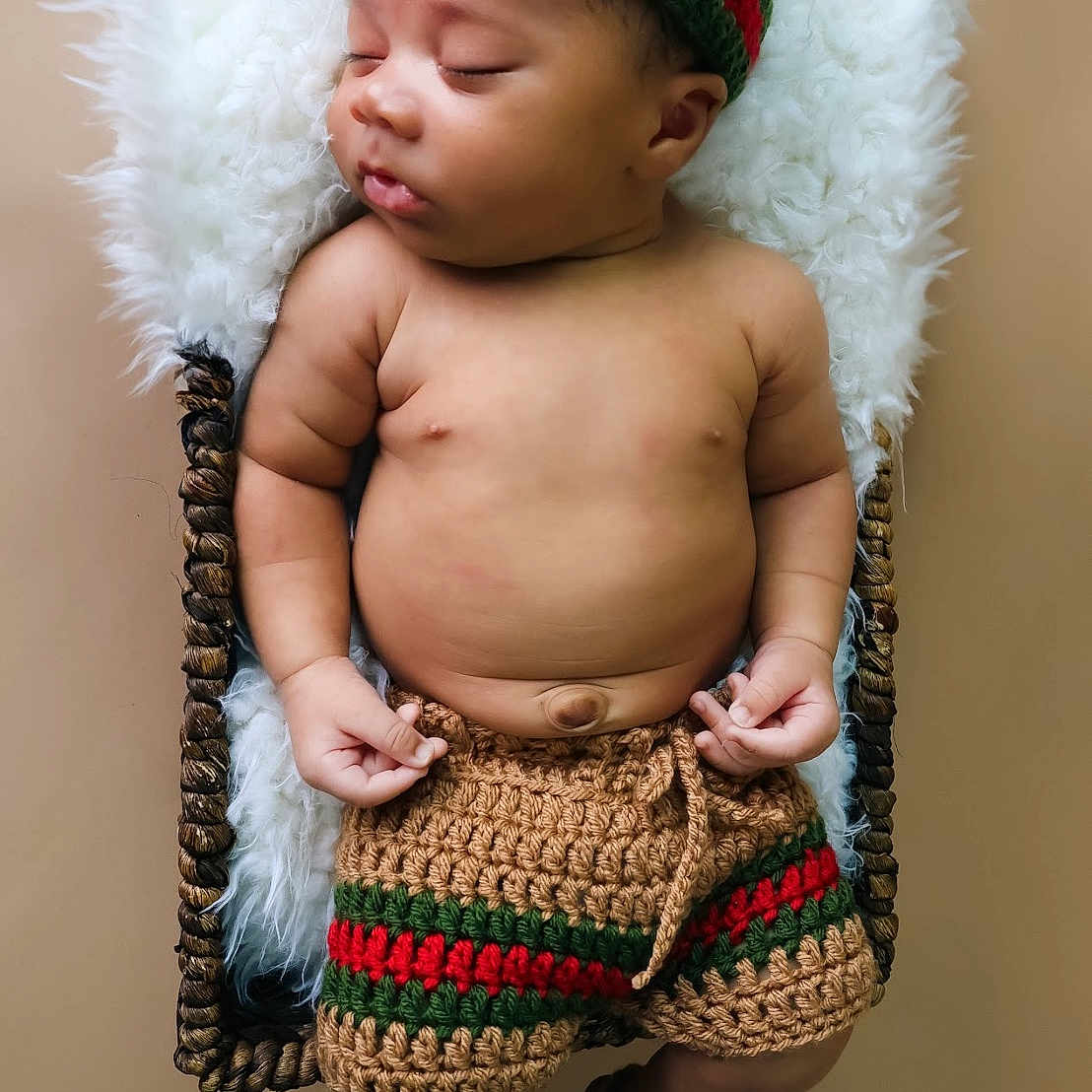 Xonyx is registered to the contest to win money with this photo: baby, basket, blanket, child, cozy, crochet, cushion, cute, handmade, hat, infant, newborn, peaceful, portrait, resting, shorts, skin, sleep, sleeping, slippers