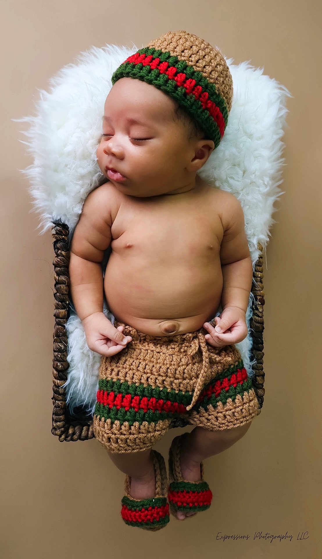Xonyx is registered to the contest to win money with this photo: baby, basket, blanket, child, cozy, crochet, cushion, cute, handmade, hat, infant, newborn, peaceful, portrait, resting, shorts, skin, sleep, sleeping, slippers