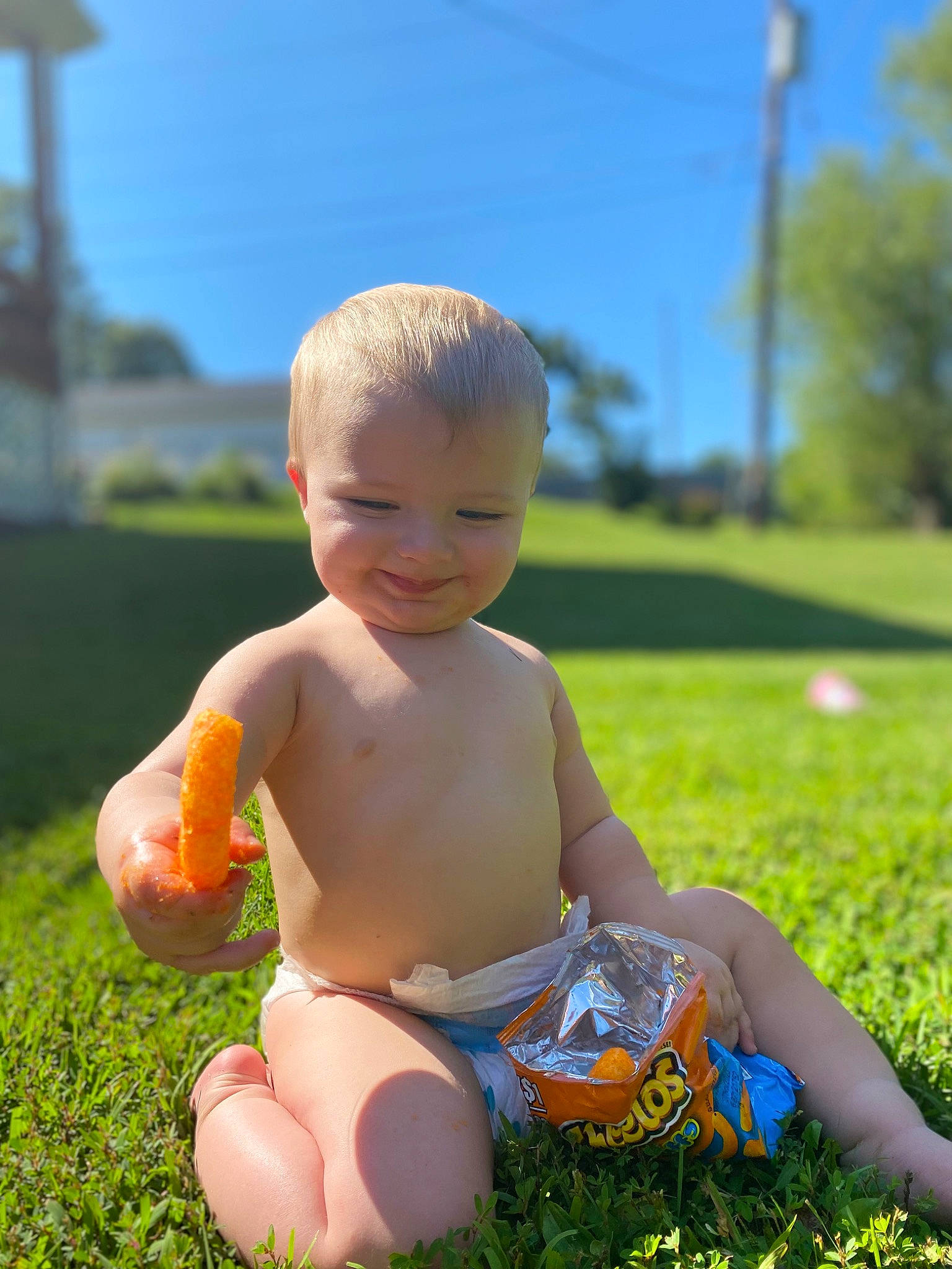 Thorin is registered to the contest to win money with this photo: baby, baby_toddler_clothing, facial_expression, finger, grass, happy, head, human_body, leaf, leg, leisure, muscle, nature, people_in_nature, person, plant, skin, sky, smile, sunlight