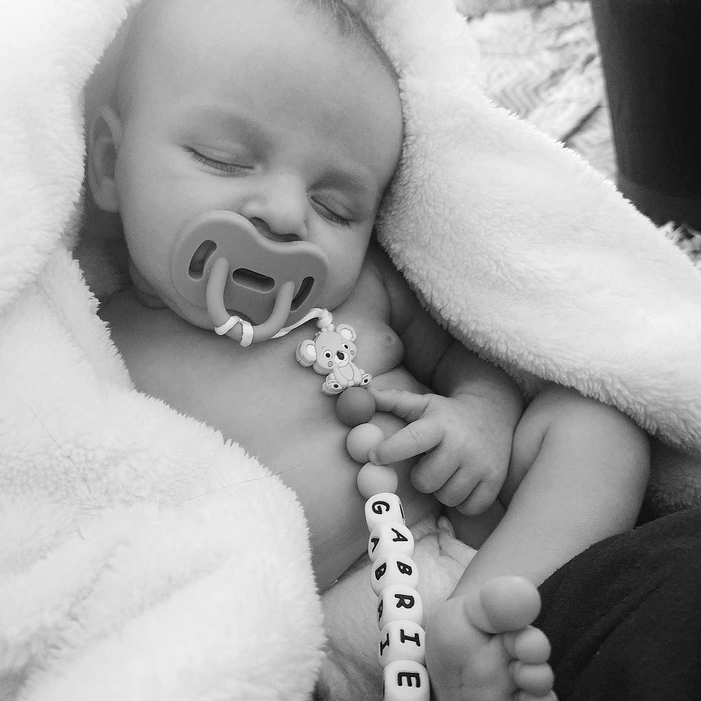 Gabriel participe au concours pour gagner de l'argent avec cette photo : baby, bed, blanket, bodypart, couch, face, finger, furniture, hand, head, homedecor, mouth, newborn, person, photography, portrait, quilt, sleeping, teeth, towel