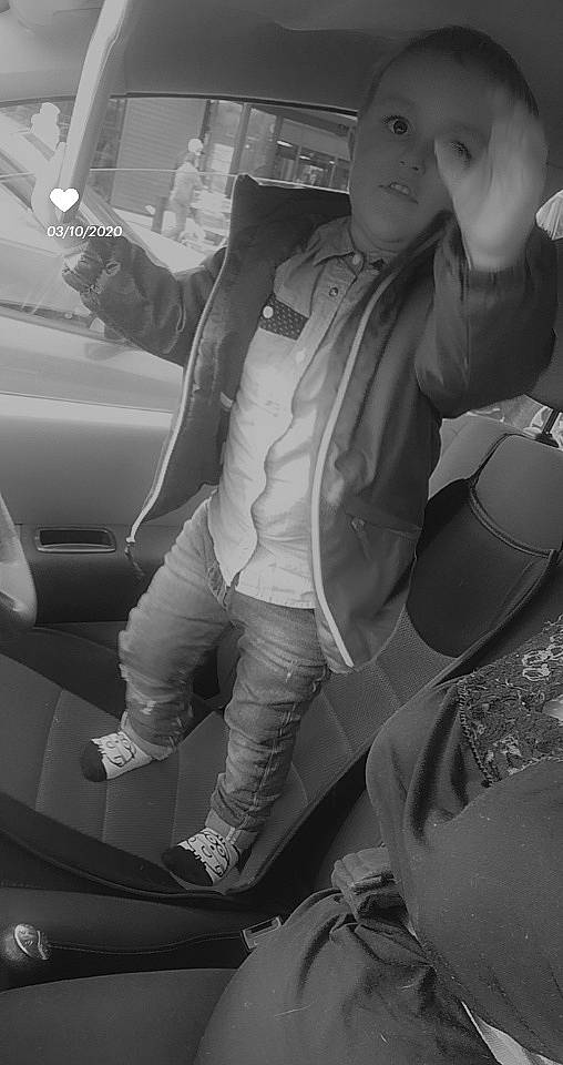 Kéllyan a rejoint le concours — aidez-le/la à gagner de superbes lots ! auto_part, baby, black, black_and_white, car, car_seat, child, family_car, fun, hand, leg, monochrome, monochrome_photography, person, photography, smile, snapshot, style, toddler, vehicle