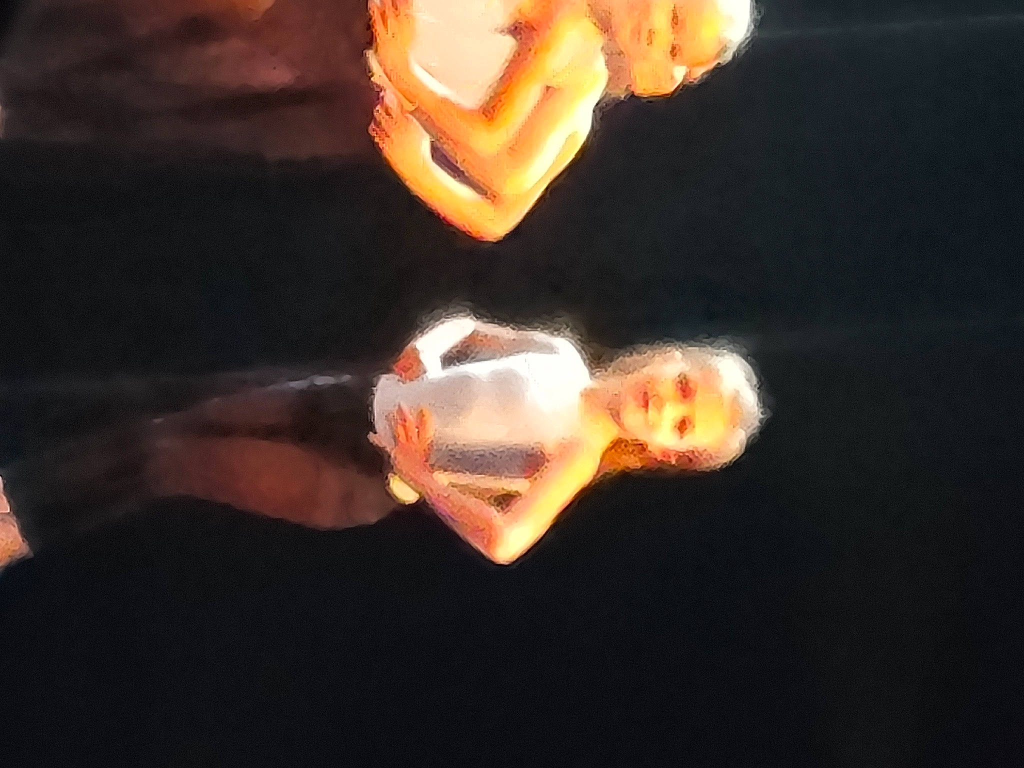 Juliana participe au concours pour gagner de l'argent avec cette photo : art, cloud, cnidaria, darkness, entertainment, event, finger, flesh, gesture, heat, joy, orange, performance, performance_art, performing_arts, person, public_event, sky, thumb, wrist