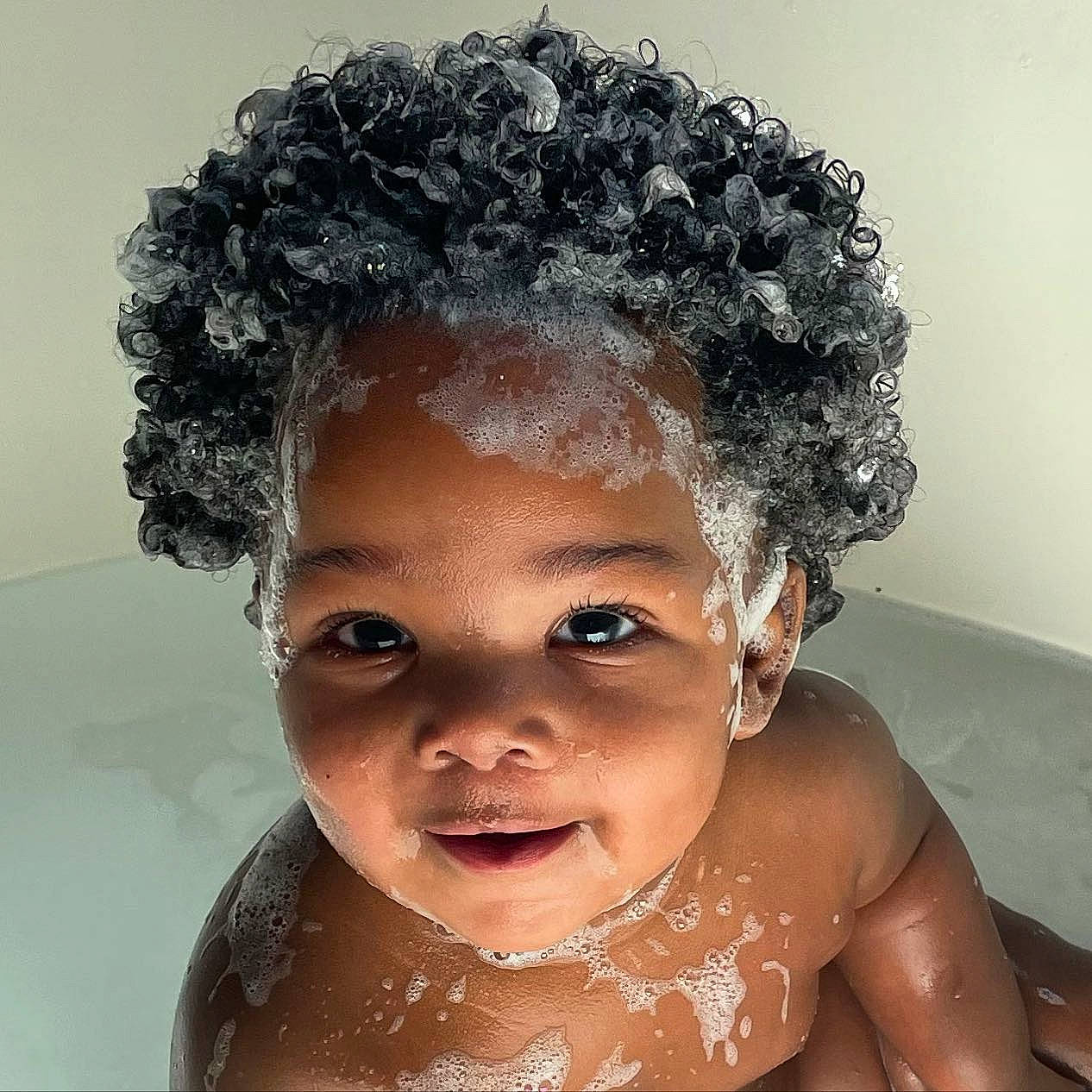 Richie is registered to the contest to win money with this photo: black_hair, cheek, chin, eye, eyebrow, eyelash, flash_photography, forehead, hair, hairstyle, happy, head, iris, lip, nose, organ, person, ringlet, skin, smile