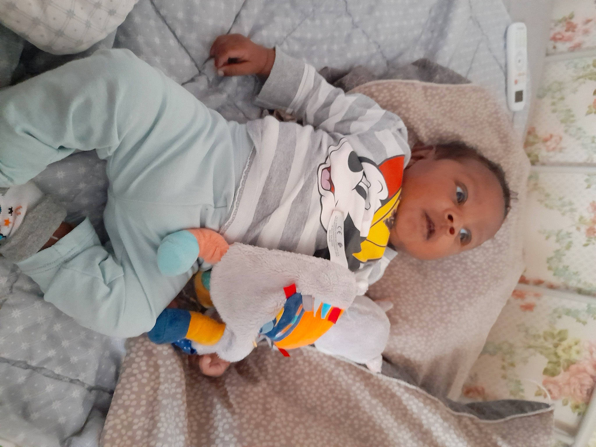 Leeroy a rejoint le concours — aidez-le/la à gagner de superbes lots ! baby, baby_products, baby_sleeping, baby_toddler_clothing, bedding, bedtime, child, comfort, head, linens, mammal, nap, people, person, room, skin, sleep, textile, toddler