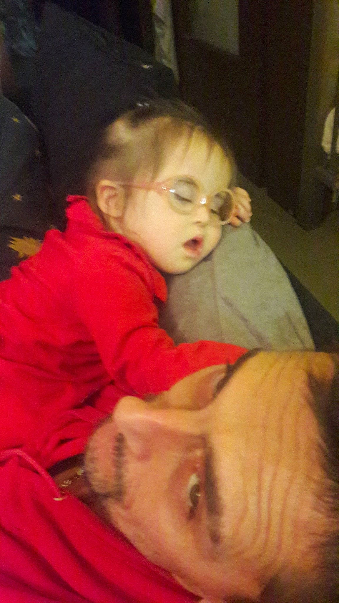 Alyssa a rejoint le concours — aidez-le/la à gagner de superbes lots ! arm, cheek, child, ear, eye, face, forehead, girl, hair, head, human_hair_color, leg, mammal, mouth, nose, organ, person, skin, snapshot, toddler