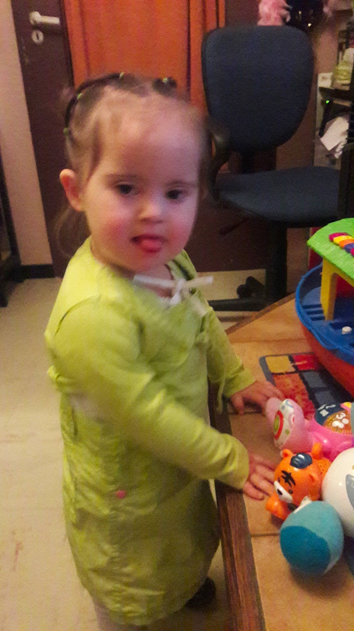 Alyssa participe au concours pour gagner de l'argent avec cette photo : boy, cheek, child, day, eye, fun, infant, iris, person, play, product, skin, toddler, toy