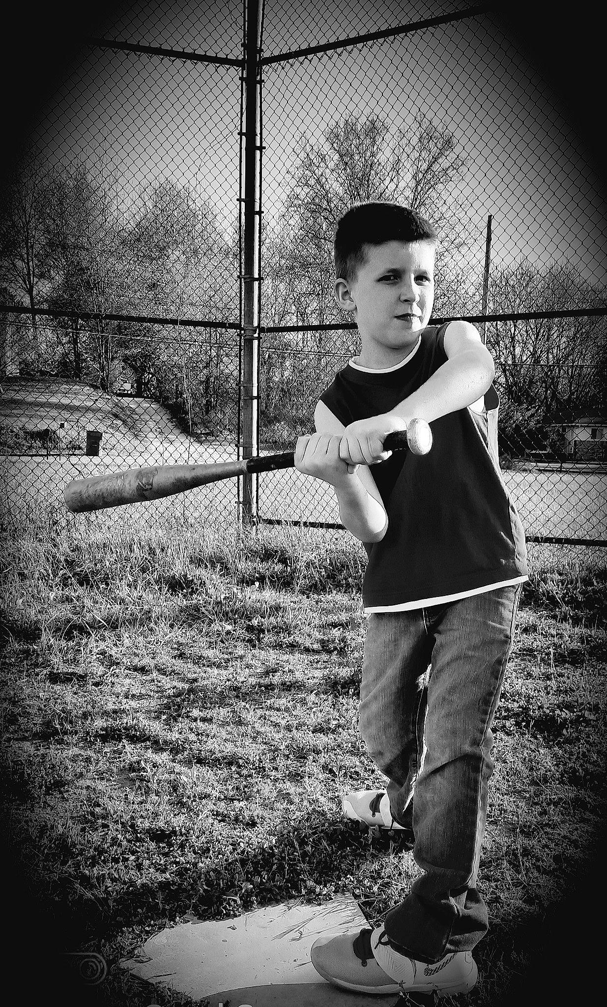 Antonio is registered to the contest to win money with this photo: black, black_and_white, child, eye, flash_photography, monochrome, monochrome_photography, person, photo_shoot, photograph, photography, portrait, portrait_photography, snapshot, standing, stock_photography, style, white